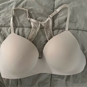 Victoria's Secret Cream Seamless Bra with Underwire